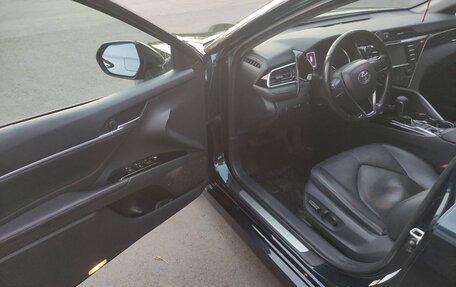Toyota Camry, 2018 год, 2 200 000 рублей, 11 фотография