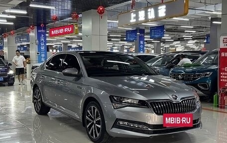 Skoda Superb III рестайлинг, 2022 год, 2 288 006 рублей, 3 фотография