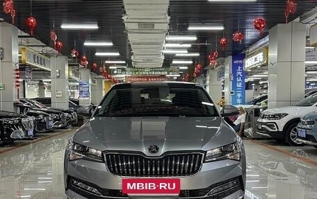 Skoda Superb III рестайлинг, 2022 год, 2 288 006 рублей, 2 фотография