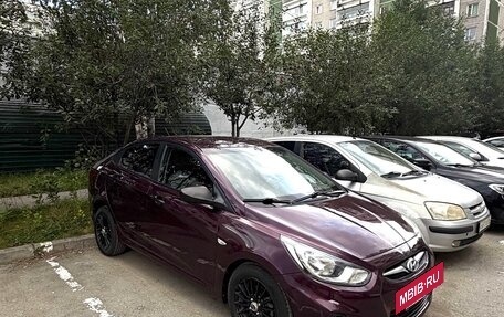 Hyundai Solaris II рестайлинг, 2011 год, 700 000 рублей, 4 фотография