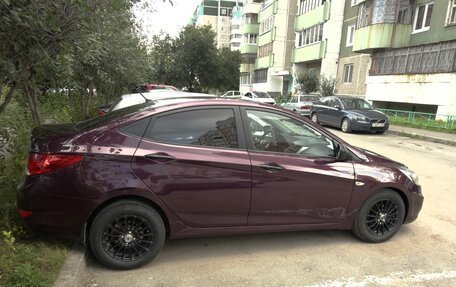 Hyundai Solaris II рестайлинг, 2011 год, 700 000 рублей, 5 фотография