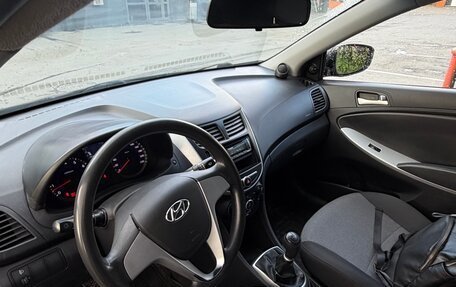 Hyundai Solaris II рестайлинг, 2011 год, 700 000 рублей, 11 фотография