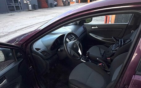 Hyundai Solaris II рестайлинг, 2011 год, 700 000 рублей, 12 фотография