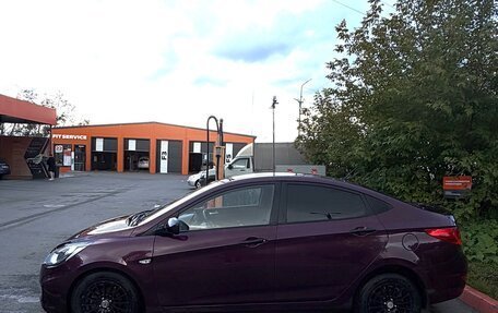 Hyundai Solaris II рестайлинг, 2011 год, 700 000 рублей, 18 фотография