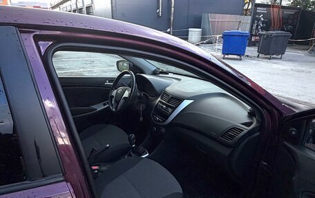 Hyundai Solaris II рестайлинг, 2011 год, 700 000 рублей, 13 фотография