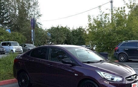 Hyundai Solaris II рестайлинг, 2011 год, 700 000 рублей, 22 фотография
