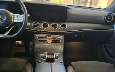 Mercedes-Benz E-Класс, 2019 год, 3 700 000 рублей, 13 фотография