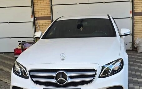 Mercedes-Benz E-Класс, 2019 год, 3 700 000 рублей, 2 фотография