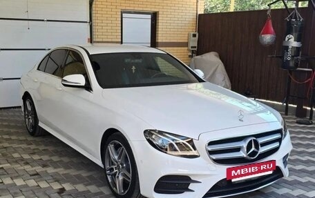 Mercedes-Benz E-Класс, 2019 год, 3 700 000 рублей, 6 фотография