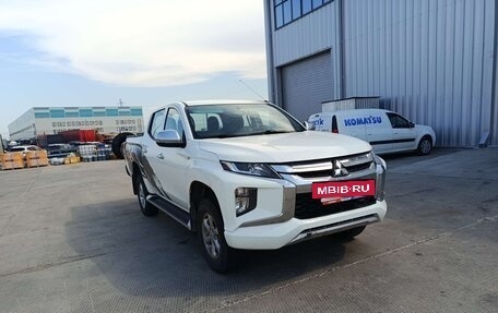Mitsubishi L200 IV рестайлинг, 2021 год, 2 725 000 рублей, 2 фотография