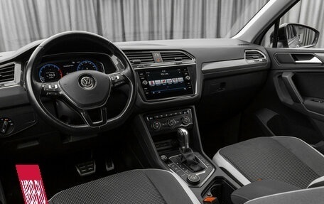 Volkswagen Tiguan II, 2019 год, 2 490 000 рублей, 7 фотография