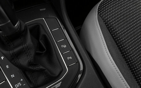 Volkswagen Tiguan II, 2019 год, 2 490 000 рублей, 25 фотография