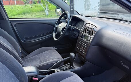 Toyota Avensis III рестайлинг, 2002 год, 230 000 рублей, 7 фотография