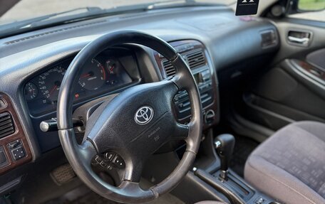 Toyota Avensis III рестайлинг, 2002 год, 230 000 рублей, 6 фотография