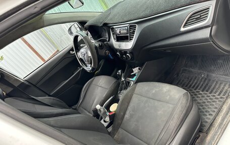 Hyundai Solaris II рестайлинг, 2017 год, 470 000 рублей, 13 фотография