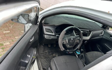 Hyundai Solaris II рестайлинг, 2017 год, 470 000 рублей, 10 фотография