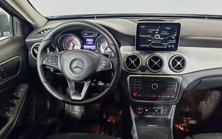 Mercedes-Benz GLA, 2016 год, 1 900 000 рублей, 11 фотография