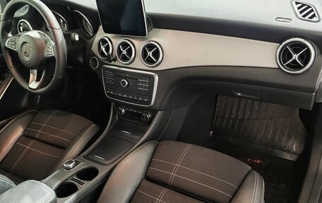 Mercedes-Benz GLA, 2016 год, 1 900 000 рублей, 16 фотография