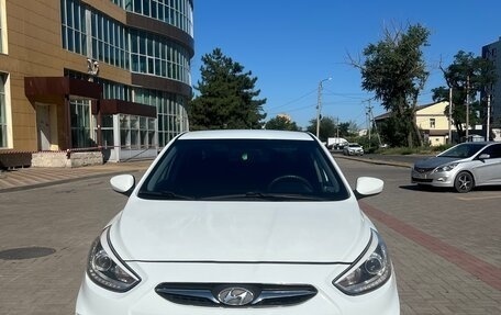 Hyundai Solaris II рестайлинг, 2013 год, 900 000 рублей, 1 фотография