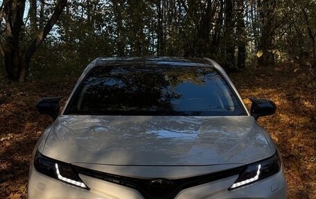 Toyota Camry, 2018 год, 2 600 000 рублей, 1 фотография