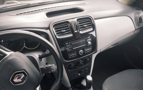 Renault Logan II, 2018 год, 590 000 рублей, 1 фотография