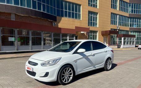 Hyundai Solaris II рестайлинг, 2013 год, 900 000 рублей, 5 фотография