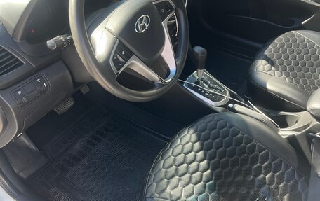 Hyundai Solaris II рестайлинг, 2013 год, 900 000 рублей, 6 фотография