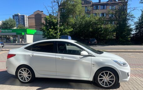 Hyundai Solaris II рестайлинг, 2013 год, 900 000 рублей, 2 фотография