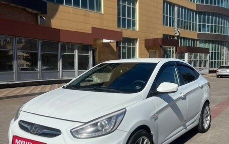 Hyundai Solaris II рестайлинг, 2013 год, 900 000 рублей, 4 фотография