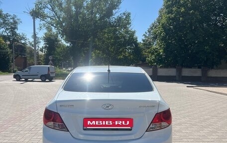 Hyundai Solaris II рестайлинг, 2013 год, 900 000 рублей, 3 фотография