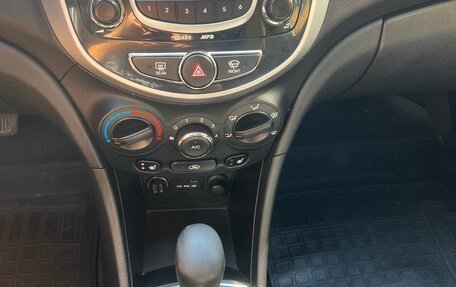 Hyundai Solaris II рестайлинг, 2013 год, 900 000 рублей, 10 фотография