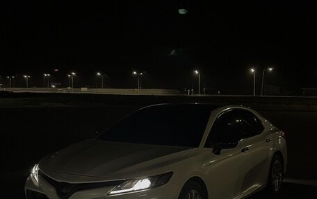 Toyota Camry, 2018 год, 2 600 000 рублей, 2 фотография