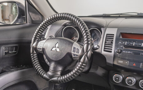 Mitsubishi Outlander III рестайлинг 3, 2010 год, 1 379 000 рублей, 10 фотография