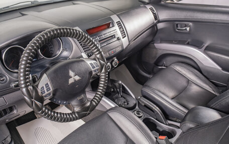 Mitsubishi Outlander III рестайлинг 3, 2010 год, 1 379 000 рублей, 8 фотография