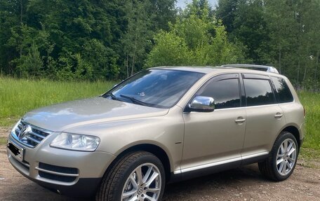 Volkswagen Touareg III, 2004 год, 650 000 рублей, 2 фотография