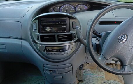 Toyota Estima III рестайлинг -2, 2001 год, 700 000 рублей, 8 фотография