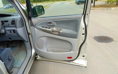 Toyota Estima III рестайлинг -2, 2001 год, 700 000 рублей, 17 фотография