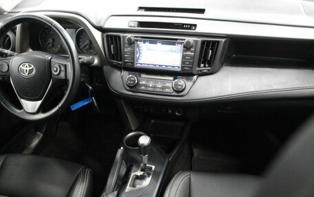 Toyota RAV4, 2016 год, 1 840 000 рублей, 19 фотография