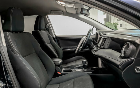 Toyota RAV4, 2018 год, 2 200 000 рублей, 23 фотография