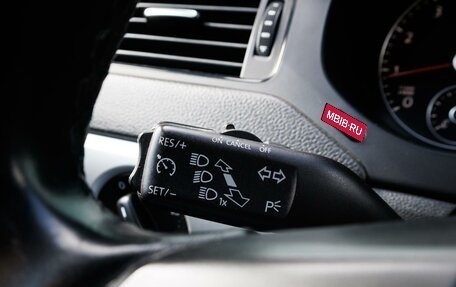 Volkswagen Jetta VI, 2012 год, 999 000 рублей, 13 фотография