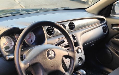 Mitsubishi Outlander III рестайлинг 3, 2004 год, 550 000 рублей, 3 фотография