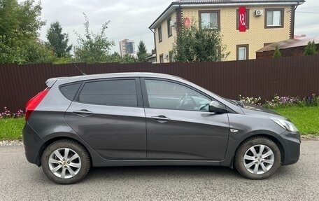 Hyundai Solaris II рестайлинг, 2011 год, 575 000 рублей, 2 фотография
