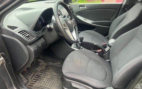 Hyundai Solaris II рестайлинг, 2011 год, 575 000 рублей, 14 фотография