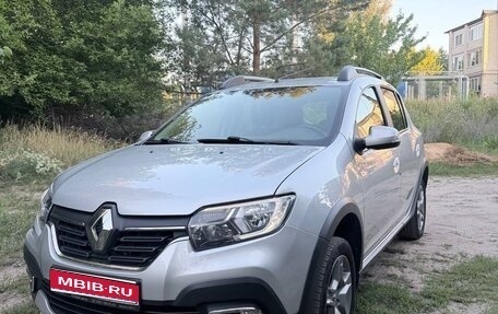 Renault Sandero II рестайлинг, 2019 год, 1 050 000 рублей, 1 фотография