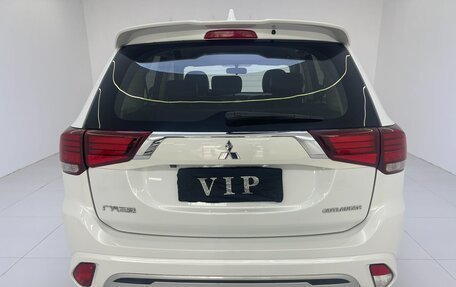 Mitsubishi Outlander III рестайлинг 3, 2021 год, 2 050 000 рублей, 4 фотография