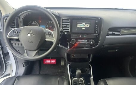 Mitsubishi Outlander III рестайлинг 3, 2021 год, 2 050 000 рублей, 7 фотография