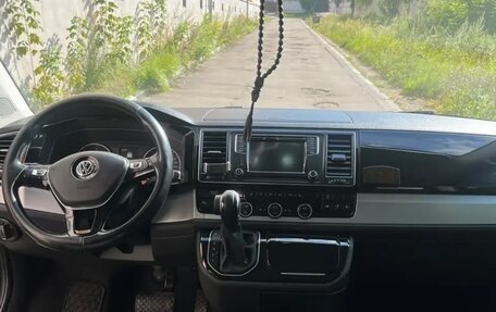 Volkswagen Multivan T6 рестайлинг, 2016 год, 3 920 000 рублей, 10 фотография