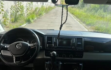 Volkswagen Multivan T6 рестайлинг, 2016 год, 3 920 000 рублей, 7 фотография
