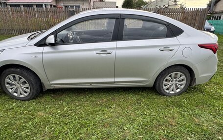 Hyundai Solaris II рестайлинг, 2018 год, 850 000 рублей, 3 фотография