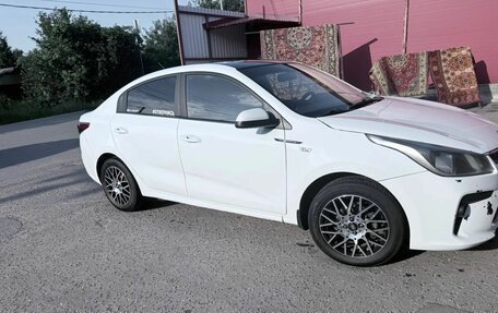 KIA Rio IV, 2017 год, 910 000 рублей, 2 фотография